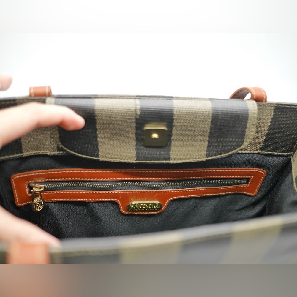 🍓FENDI Pecan Tote - Picture 10 of 15